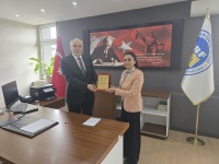 Fakültemiz Kurucu Dekanına 20. Yıl Plaketi Takdim Edildi